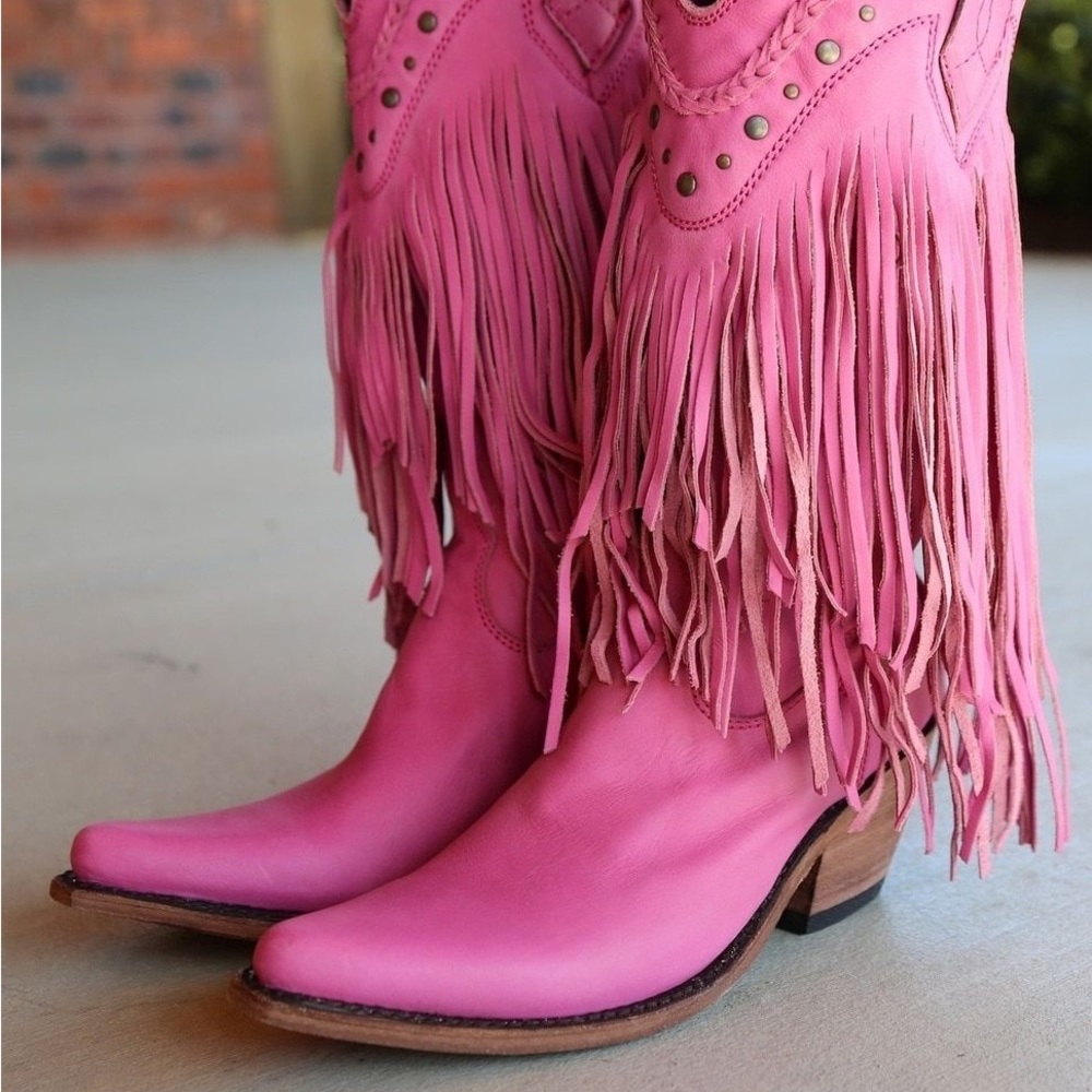 Iso of these boots in a size 5 or 6!